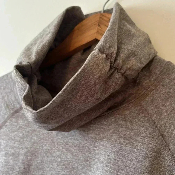 Eddie Bauer Women's Train Ascent Scrunch Neck Sweatshirt - Picture 3 of 9